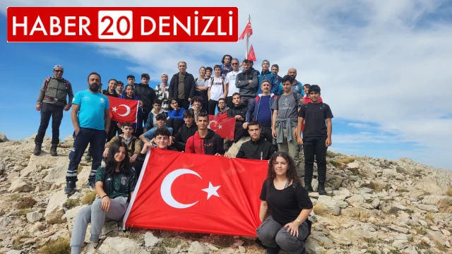 Denizli’de 100. Yıl Gençlik Yürüyüşü gerçekleştirildi