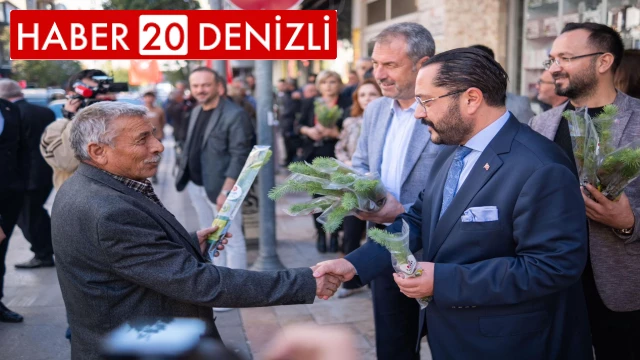 Denizli MHP iklim değişikliğine dikkat çekmek için fidan dağıttı