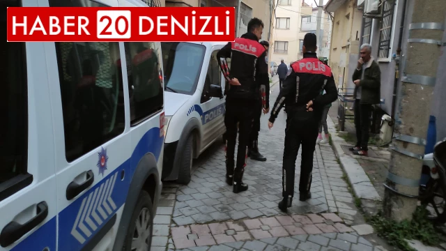 Aranan şahıs kapısında polisi görünce çatıdan kaçmaya çalıştı