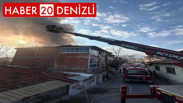 Çatı katındaki yangın evi kullanılamaz hale getirdi