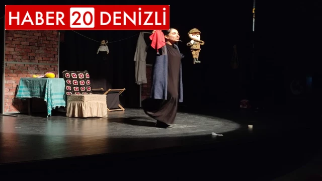 Gazze'deki dramı anlatan oyunu izleyenler duygusal anlar yaşadı