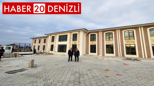 Kale Belediye Başkanı Mehmet Salih Sağınç ile Denizli Büyükşehir Belediye Başkanı Osman Zolan İlçe Jandarma Komutanlığı yeni binasını yerinde inceledi.