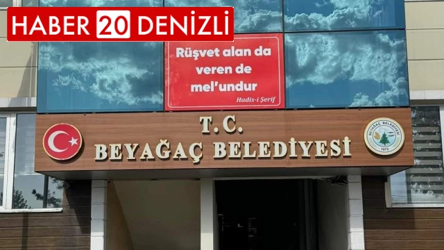 Başkan Pütün belediyenin girişine “Rüşvet alan da veren de mel’undur” yazısı astı