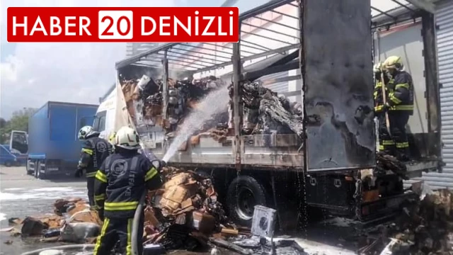 Dağıtılmayı bekleyen kargolar yangında kül oldu