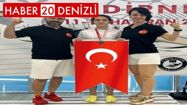 Başarılı yüzücü Emine, Bakü’den Denizli'ye altın madalya getirdi