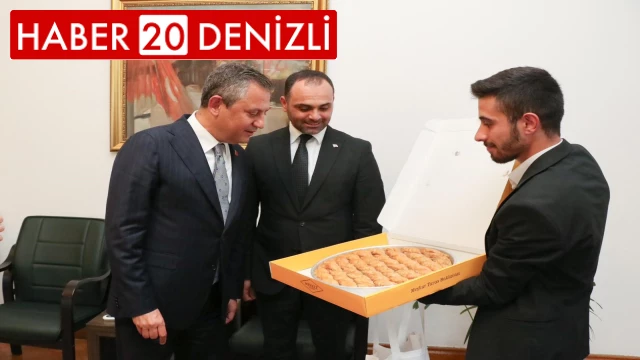 Başkan Tatık, Genel Başkan Özel’e meşhur Tavas baklavasını götürdü