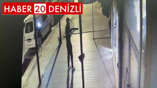 Biri ateş etti, diğeri cep telefonuyla görüntüledi