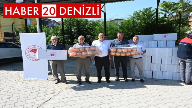 Denizli'de Akdeniz meyve sineği zararlısına karşı çiftçilere tuzak dağıtıldı