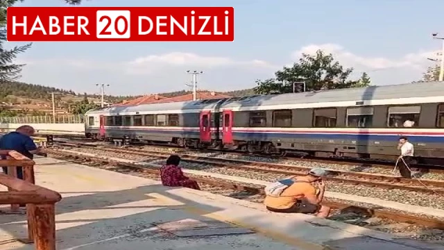 Göller Ekpsresi arıza yapınca yolcular sıcakta kaldı