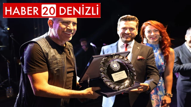 Haluk Levent ve Zakkum, Tavas Zeybek Festivaline renk kattı