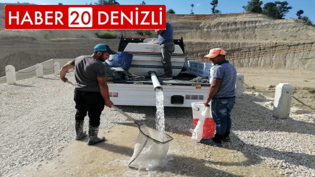 Kuruyan göldeki balıklar balçığın içerisinden kurtarıldı