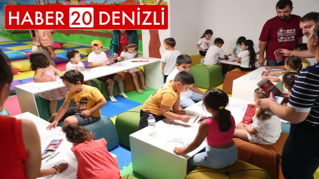 Minikler masal saatinde keyifli vakit geçirdi