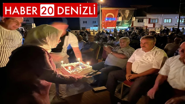 Tiyatro gösterisini izleyen Başkan Pütün’e sürpriz doğum günü kutlaması