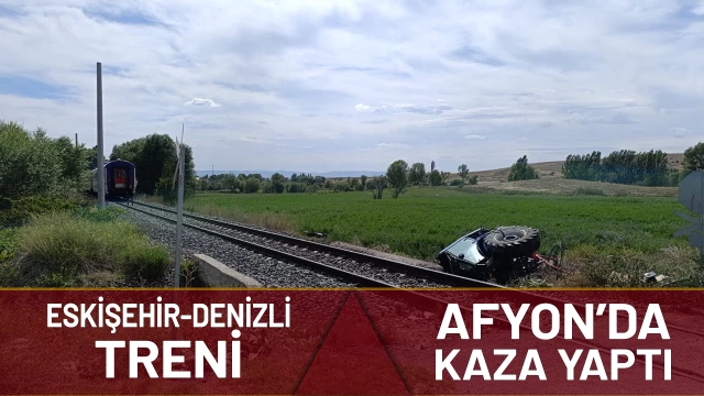 Afyonkarahisar’da yolcu treni hemzemin geçitte traktöre çarptı