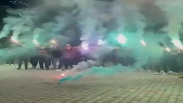 DENİZLİSPOR DEPLASMANA MEŞALELER İLE UĞURLANDI