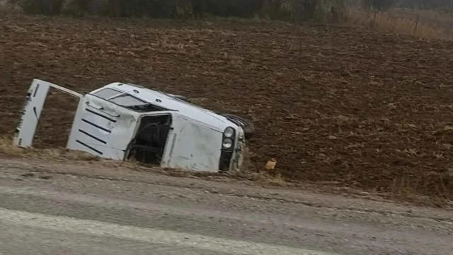 KONTROLDEN ÇIKAN ARAÇ ŞARAMPOLE UÇTU