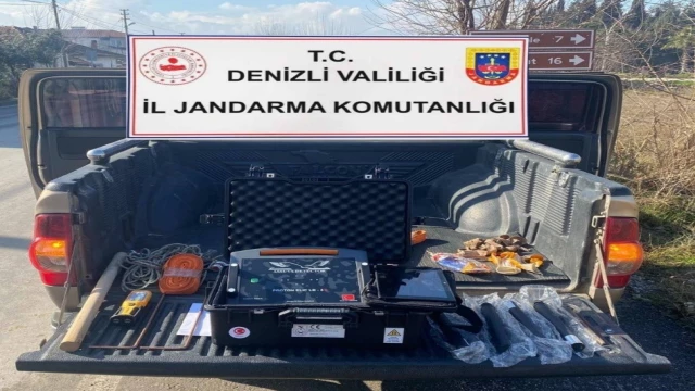 DENİZLİ’DE 4 DEFİNECİ JANDARMA TARAFINDAN SUÇÜSTÜ YAKALANDI