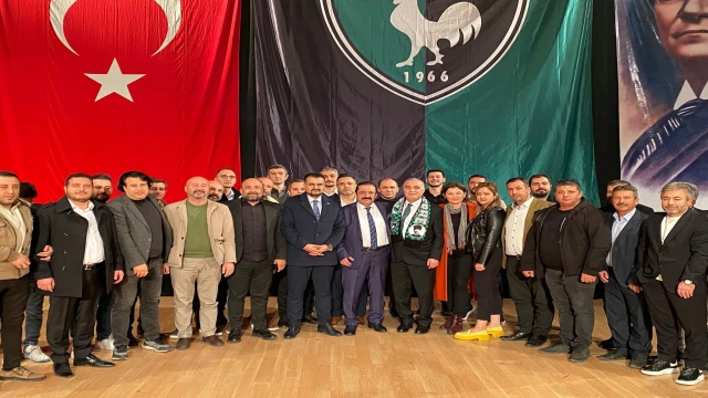 DENİZLİSPOR’DE YENİ YÖNETİM KOLLARINI SIVADI