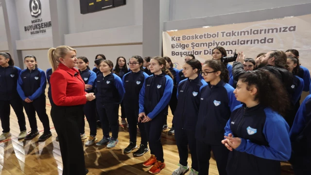 Merkezefendi Belediyesi kız basketbol takımları bölge şampiyonasına yükseldi