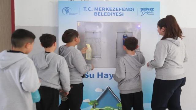 MERKEZEFENDİ BELEDİYESİNİN PROJESİ KAPSAMINDA ÖĞRENCİLER ÜCRETSİZ VE SAĞLIKLI SUYA KAVUŞMAYA DEVAM