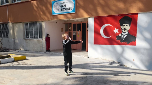 ÖDEVLERİ KALDIRIP TATİLLERİ UZATAN MİNİK BAKANDAN ÖĞRETMENLERE İKRAMİYE VE 5 YILDIZLI OTEL VAADİ