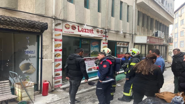 TOST SALONUNDA ÇIKAN YANGIN PANİĞE NEDEN OLDU