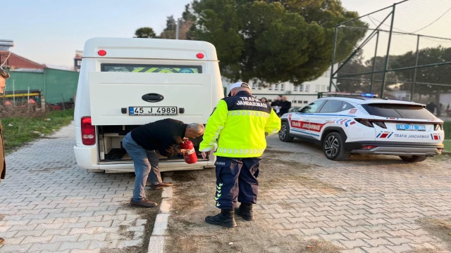 Alaşehir jandarmasından okul çevreleri ve servislerinde denetim