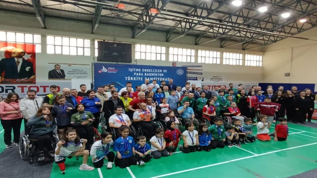 Denizlili para badmintoncular Türkiye şampiyonasına damga vurdu