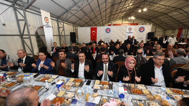 Denizli'de gelenek bozulmadı; ilk iftar yemeği DTO tarafından verildi