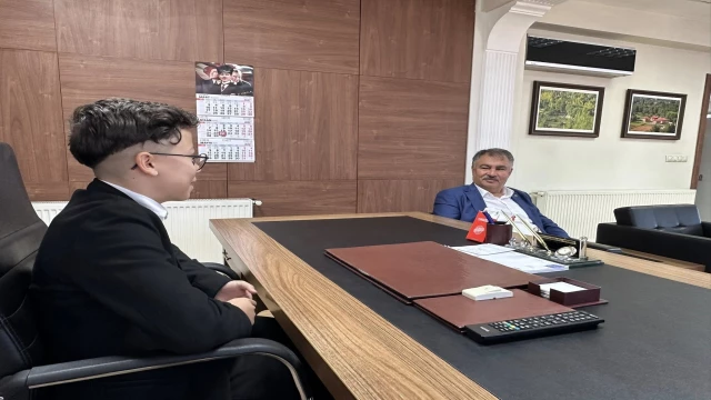 Başkan Pütün makamını 6. sınıf öğrencisine devretti