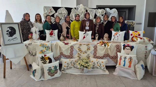 Serinhisar’da Kadınların El Emeği Göz Nuru Eserleri Sergilendi