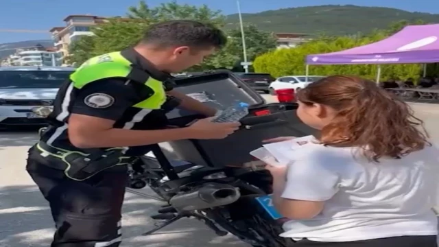 Denizli’de sınava geç kalan öğrencilerin imdadına polisler yetişti