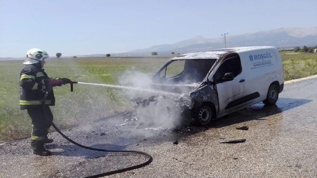 Gübre satmak için mahalleleri dolaşan araç metal yığınına döndü