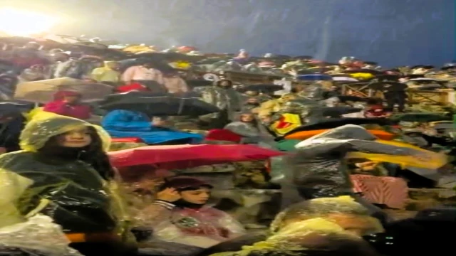 Laodikya'dan, Kızıl Ordu Korosunun şarkıları değil ‘yuh' sesleri yükseldi