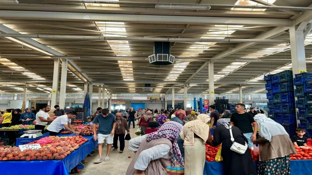 Sarayköy'e Türkiye'de Bir İlk: Klima Sistemli Pazar Yeri Hizmete Girdi