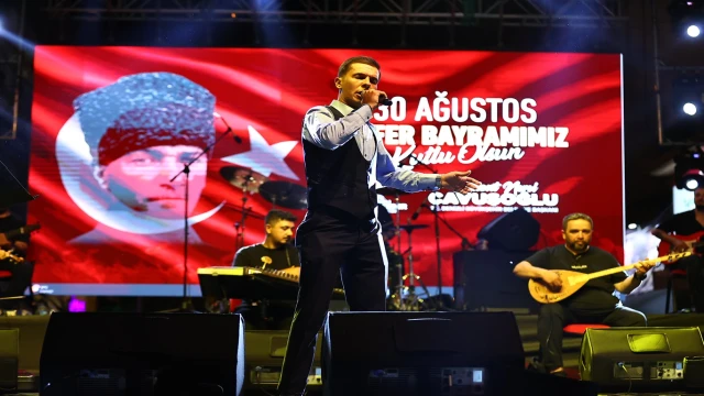 Denizli’de 30 Ağustos Coşkusu “Sahne Senin” ile başladı
