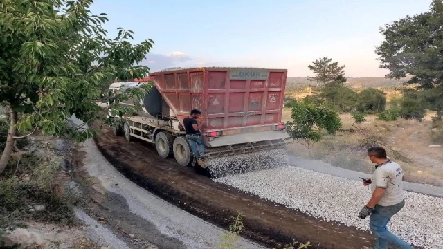 Çameli Belediyesinin yol çalışmalarının ardından mahalle sakinleri daha konforlu ve güvenli ulaşım imkanına kavuştu