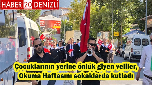 Çocuklarının yerine önlük giyen veliler, Okuma Haftasını sokaklarda kutladı