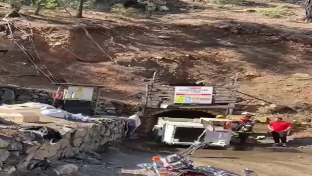 Göçük altındaki 2 işçiler 22 saattir kurtarılmayı bekliyor