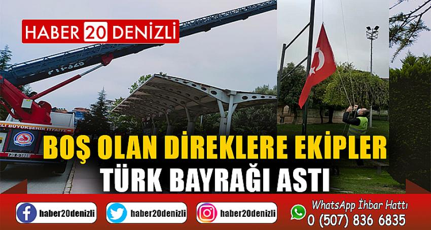 Boş olan direklere ekipler Türk Bayrağı astı