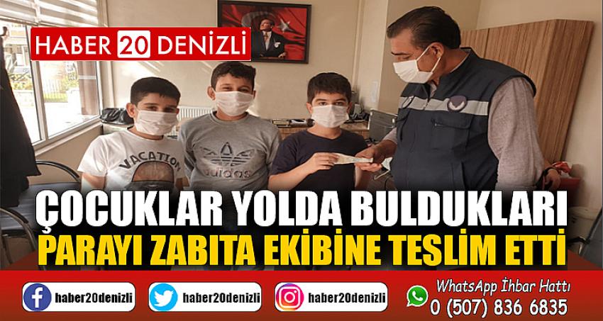 Çocuklar yolda buldukları parayı zabıta ekibine teslim etti