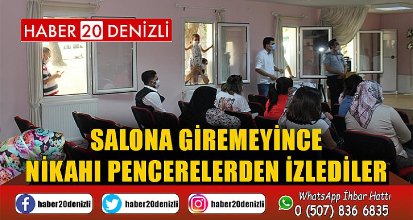 Salona giremeyince nikahı pencerelerden izlediler