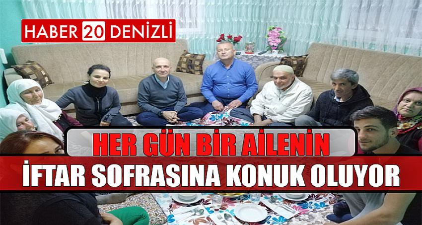 Her gün bir ailenin iftar sofrasına konuk oluyor