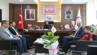 Başkan Tatık makamını iki öğrenciye devretti