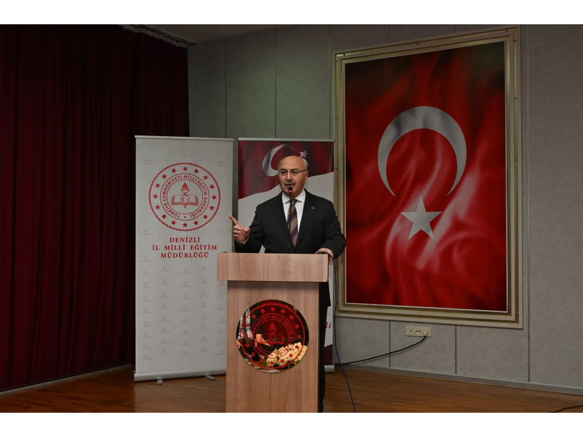 Bir Sancak Bir Şehir Bir Kahraman Müftü Ahmet Hulusi Efendi projesi tanıtımında kürsüde konuşan yetkili