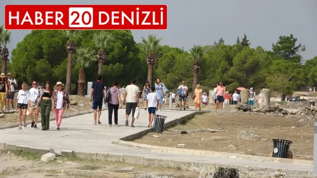 Beyaz cennet Pamukkale'de sonbahar yoğunluğu