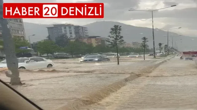 Denizli'de kuvvetli yağış dereleri taşırdı, yolları göle çevirdi