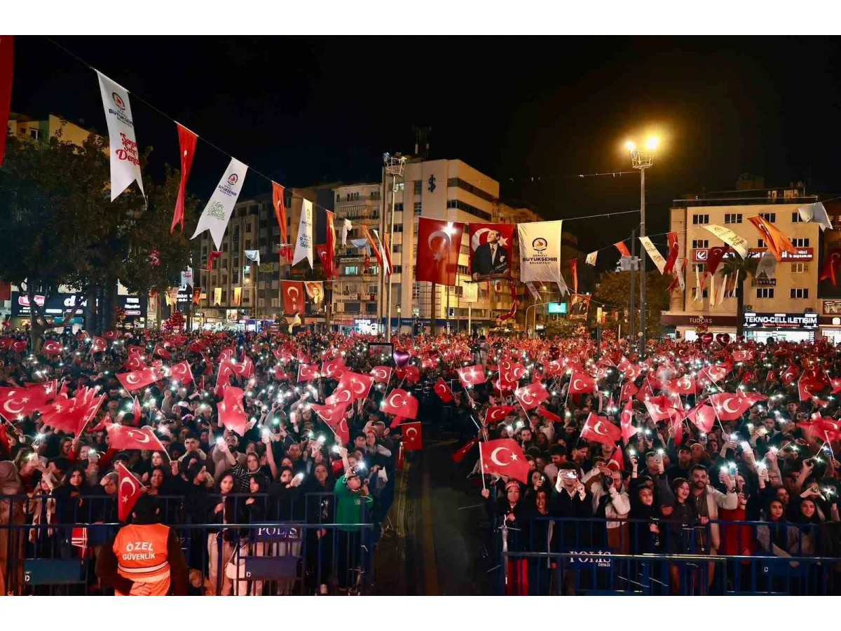 Binlerce Denizlili Cumhuriyet için yürüdü
