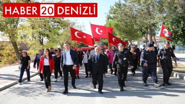 Çardak 'da 100. Yıl Cumhuriyet Yürüyüşü’nü ilçe protokolü ve 7’den 70’e tüm vatandaşların katılımıyla kutlandı