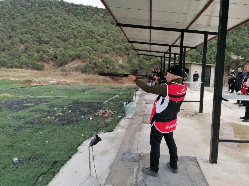 Çardak'da Cumhuriyetin kuruluşunun 100. yıl dönümü kapsamında Trap Atışı Yarışması gerçekleştirildi.
